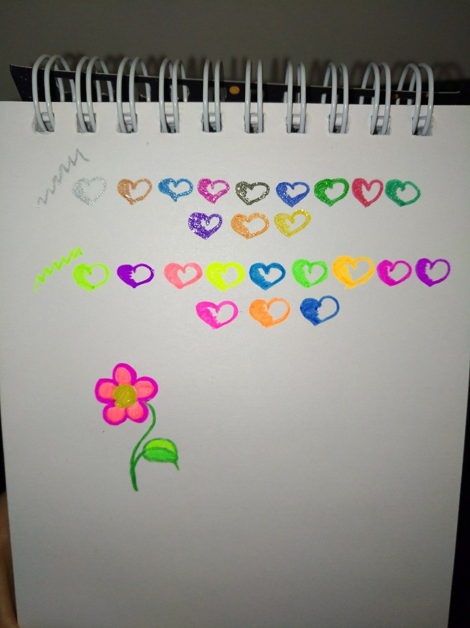 Фотография покупателя товара Набор гелевых ручек, 24 цвета, металлик, корпус с рисунком, в блистере на кнопке
