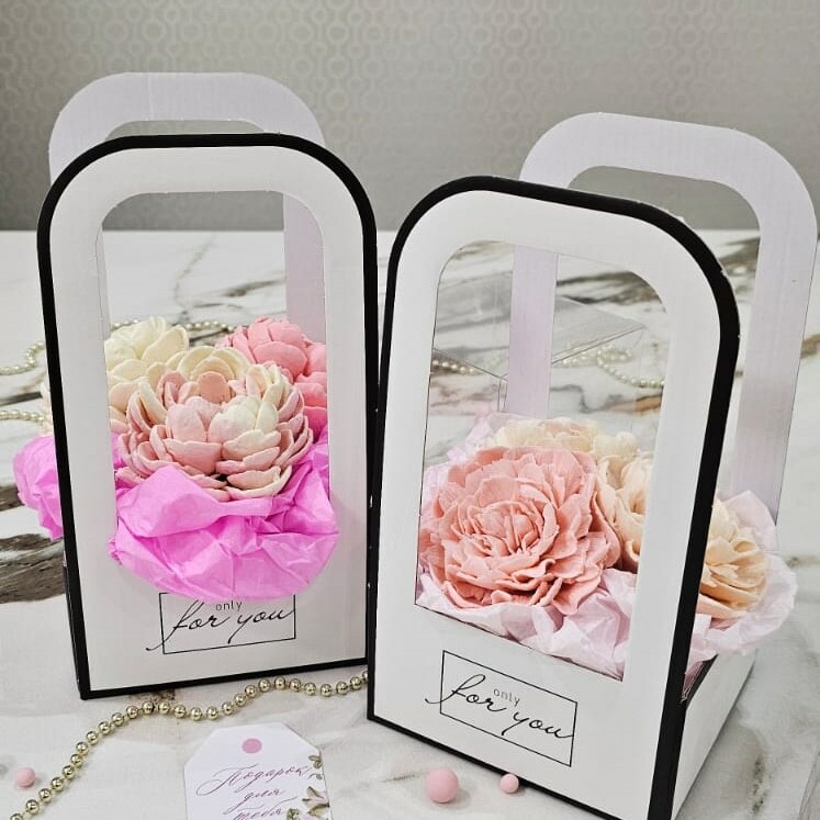 Фотография покупателя товара Коробка - переноска для цветов «Только для тебя», 12×12×22 см - Фото 3