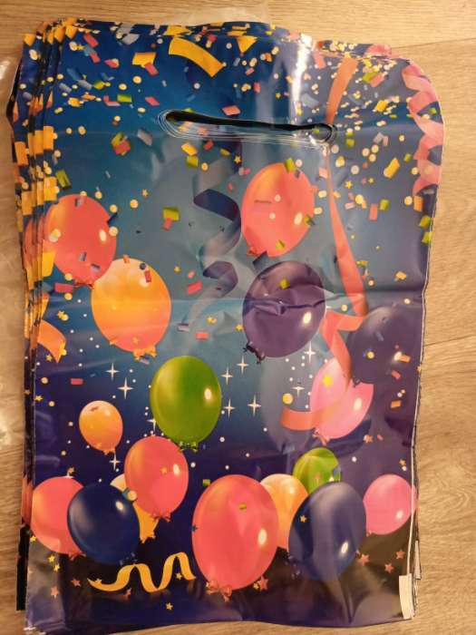 Фотография покупателя товара Пакет "Праздничные шары", полиэтиленовый, с вырубной ручкой, 20 х 30 см, 30 мкм - Фото 3