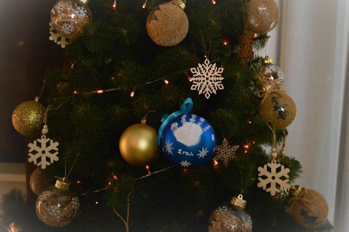 Фотография покупателя товара Новогодний набор для творчества. Ёлочный шар с отпечатком ручки «Новый год!» - Фото 3