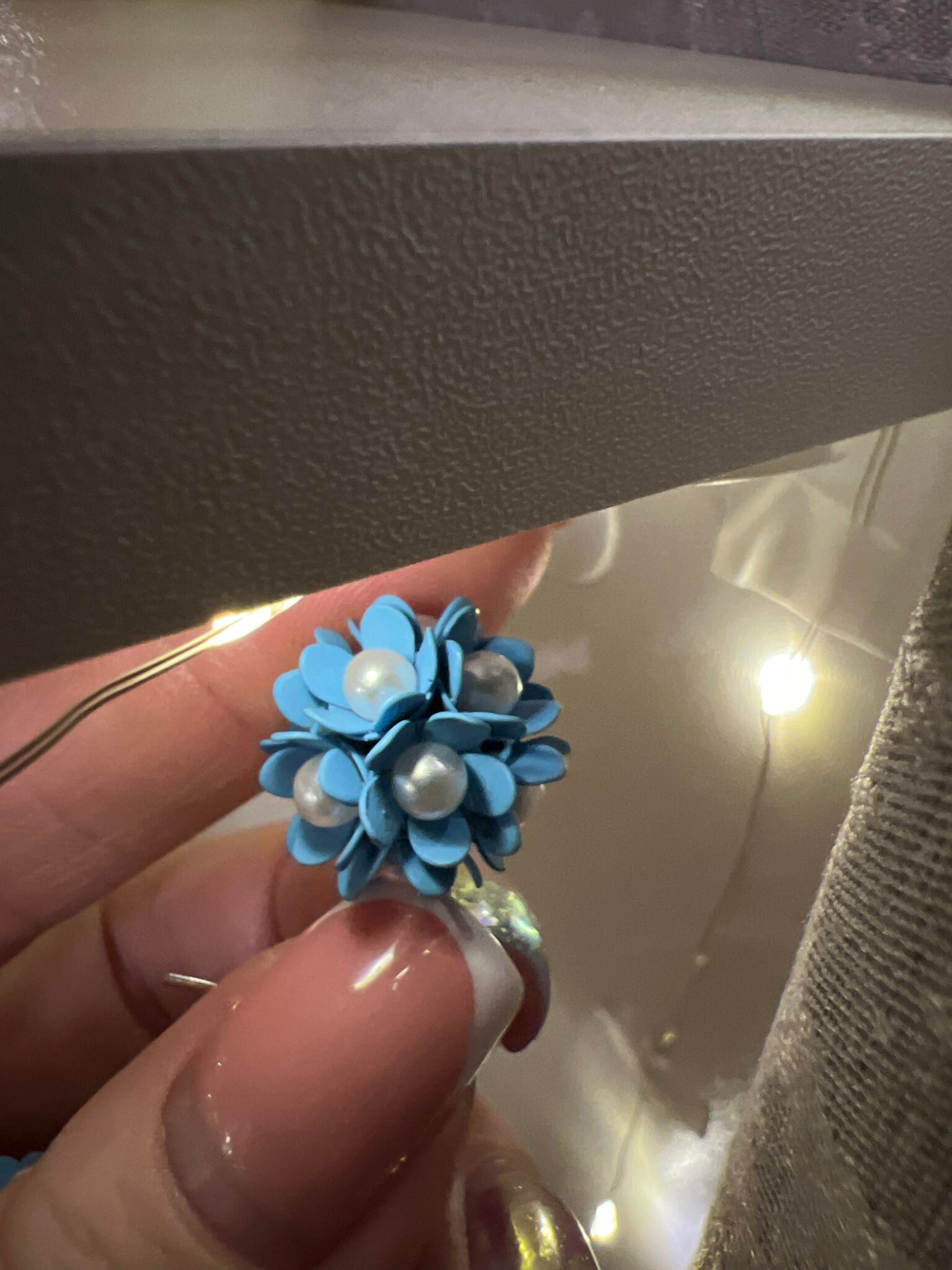 Фотография покупателя товара Серьги металл «Яркость» букет цветов, цвет бело-синий в серебре