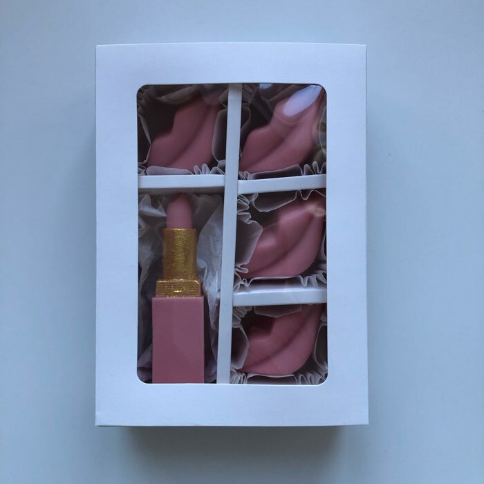 Фотография покупателя товара Коробка складная под 6 конфет, белая, 13,7 х 9,8 х 3,8 см - Фото 2