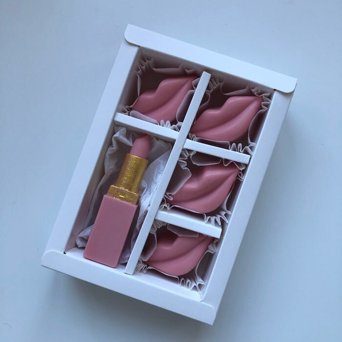 Фотография покупателя товара Коробка складная под 6 конфет, белая, 13,7 х 9,8 х 3,8 см - Фото 3