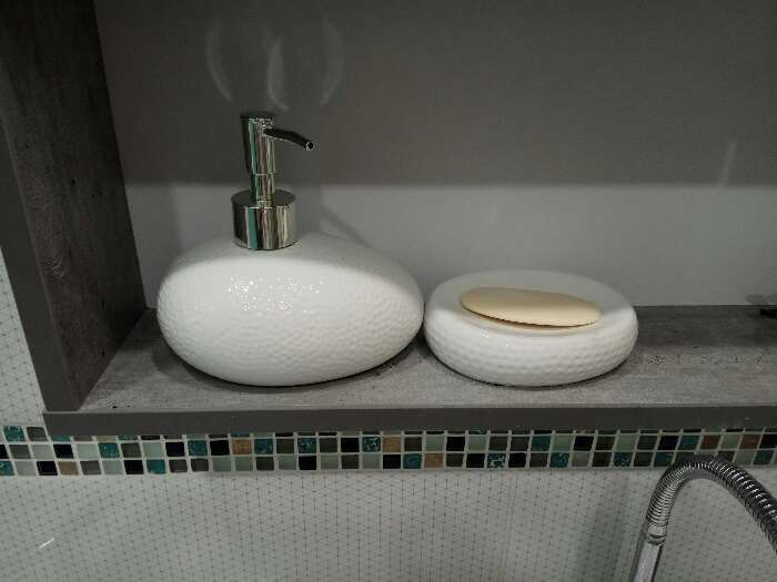 Фотография покупателя товара Набор аксессуаров для ванной комнаты «Камни», 4 предмета (дозатор 450 мл, мыльница, 2 стакана), цвет белый - Фото 4