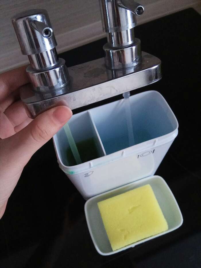 Фотография покупателя товара Дозатор для жидкого мыла с секцией для губки Viva, секции 300/600 мл, цвет бежевый - Фото 6