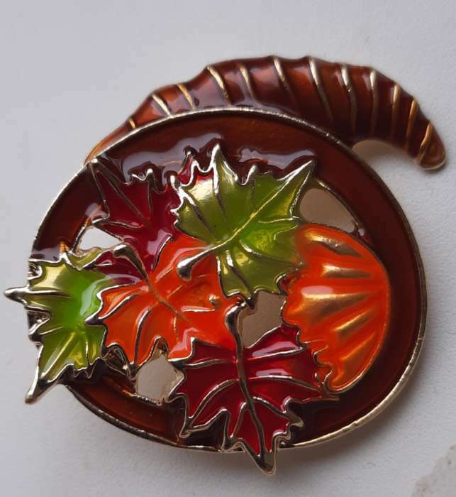 Фотография покупателя товара Брошь «Листья» осенний пейзаж, цветная в золоте