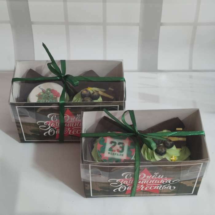Фотография покупателя товара Коробка для капкейков, кондитерская упаковка, 4 ячейки «23 Февраля», 16 х 16 х 10 см - Фото 2