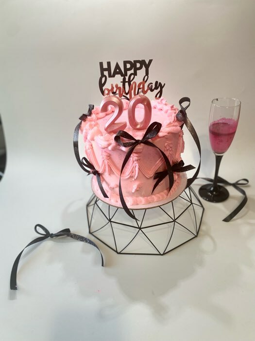 Фотография покупателя товара Свеча в торт юбилейная "Грань" (набор 2 в 1), цифра 20, розовый металлик, 6,5 см
