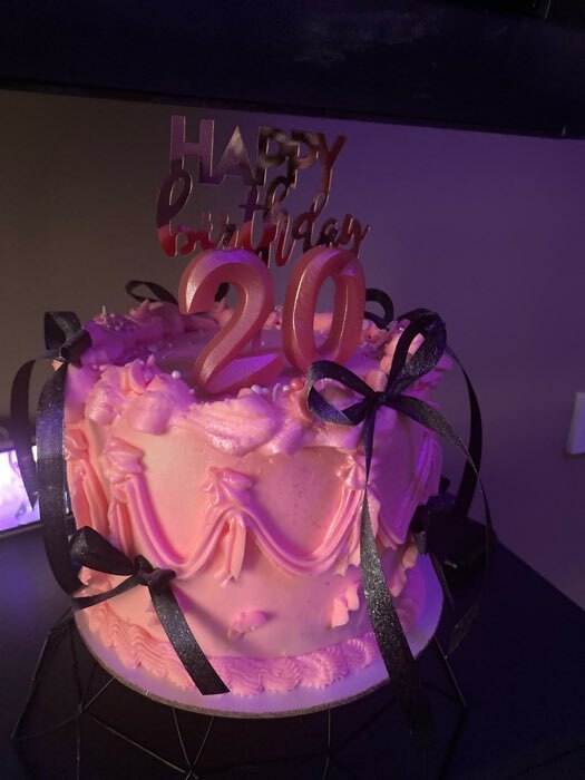 Фотография покупателя товара Свеча в торт юбилейная "Грань" (набор 2 в 1), цифра 20, розовый металлик, 6,5 см - Фото 2