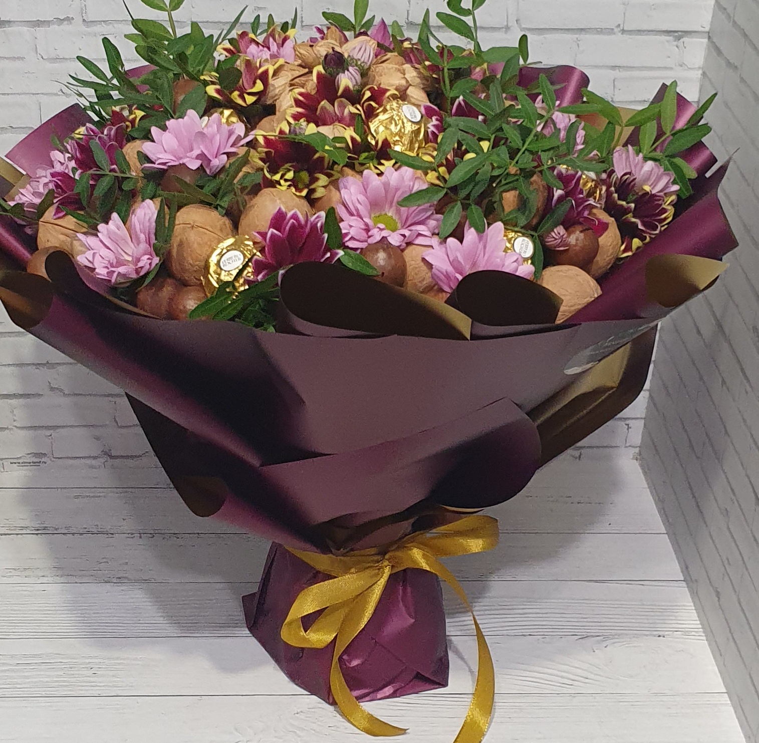 Фотография покупателя товара Пленка для цветов "Пленка с золотом", цвет чайной розы, 58 см х 5 м - Фото 14