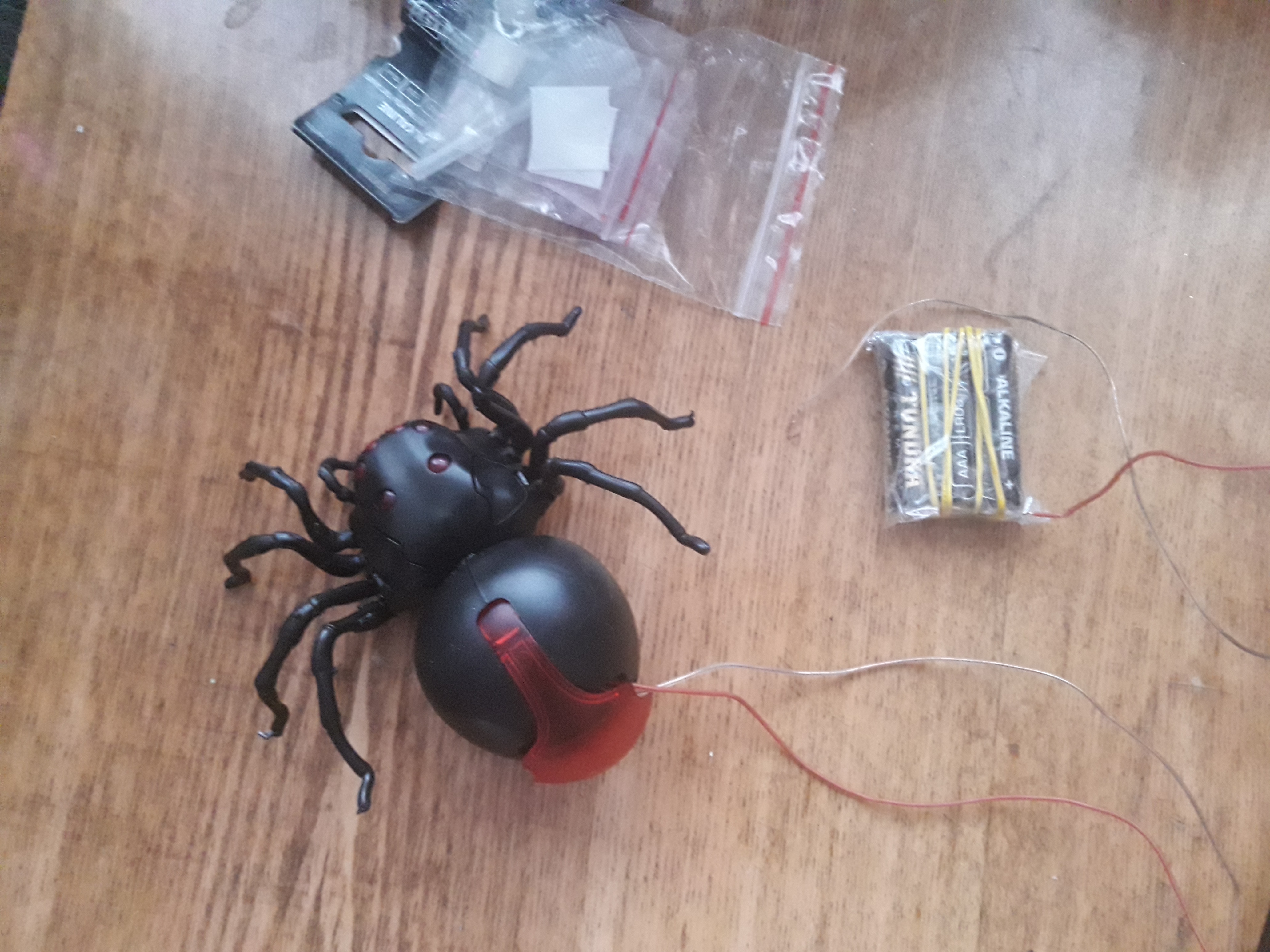 Фотография покупателя товара Робот паук «Чёрная вдова» Эврики, конструктор, 43 детали, на воде с солью - Фото 2