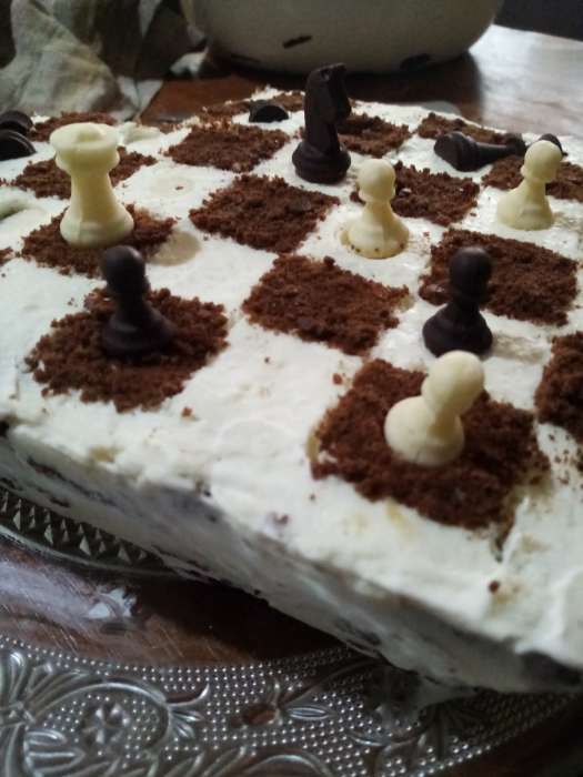 Фотография покупателя товара Форма для шоколада Доляна «Шахматы», силикон, 20.6×8.8 см, 16 ячеек, коричневая - Фото 2