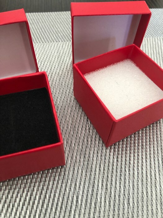 Фотография покупателя товара Коробочка подарочная под кольцо, серьги, серьги «Минимал», 5×5 см, красная - Фото 1