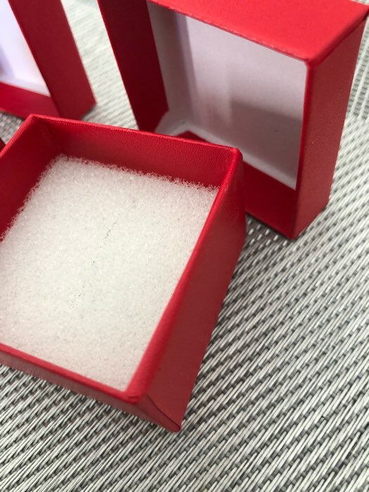 Фотография покупателя товара Коробочка подарочная под кольцо, серьги, серьги «Минимал», 5×5 см, красная - Фото 3