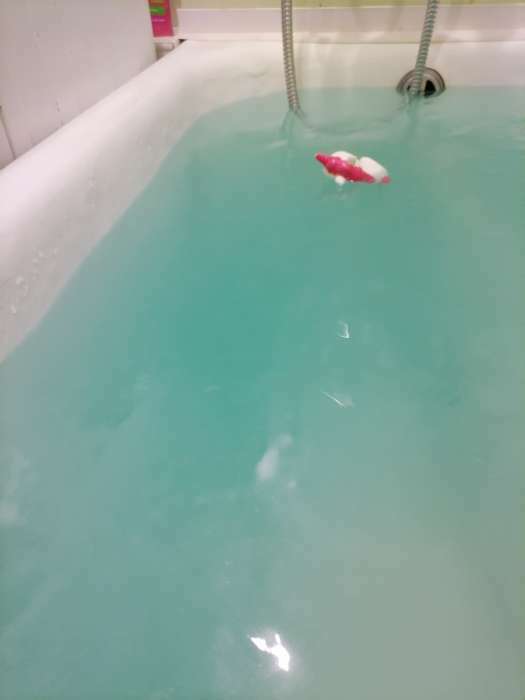 Фотография покупателя товара Бомбочка для ванны с шиммером Light Green, 120 г - Фото 2