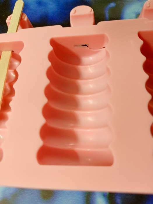 Фотография покупателя товара Форма для мороженого «Моника», силикон, 38×11×2 см, 8 ячеек (6,6×3,4 см), цвет МИКС - Фото 3