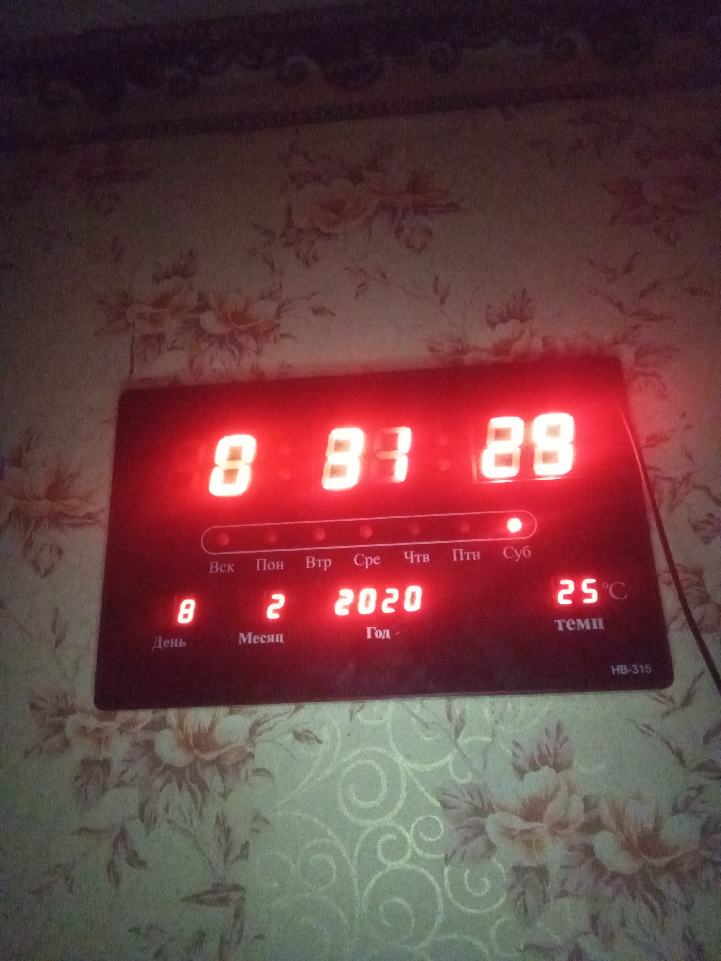 Фотография покупателя товара Часы электронные настенные, будильник, календарь, термометр, 20 х 3 х 33 см,  красные