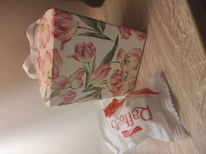 Фотография покупателя товара Коробка бонбоньерка, упаковка подарочная, «Цветы», 7.5 х 8 х 7.5 см