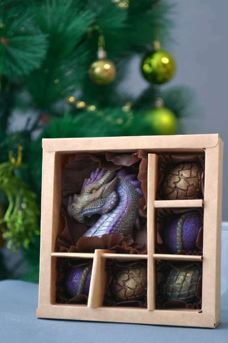 Фотография покупателя товара Коробка складная под 9 конфет, крафт, 13,8 х 13,8 х 3,8 см - Фото 3
