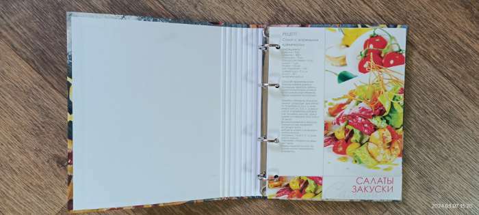 Фотография покупателя товара Книга для записи кулинарных рецептов А5, 80 листов на кольцах "Секреты кулинарии", твёрдая обложка, блок офсет, 5 цветов - Фото 4
