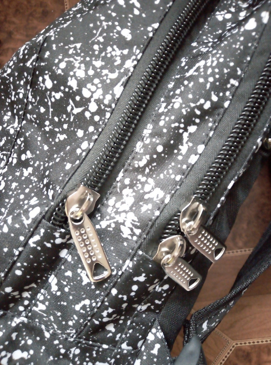 Фотография покупателя товара Рюкзак молодёжный, отдел на молнии, наружный карман, цвет чёрный - Фото 1