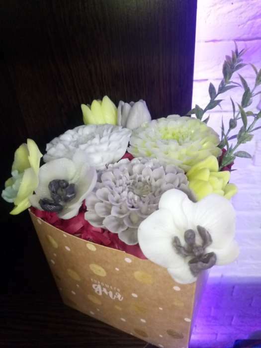 Фотография покупателя товара Коробка подарочная для цветов с пластиковой крышкой, упаковка, «Воспитателю», 12×12×12 см - Фото 13