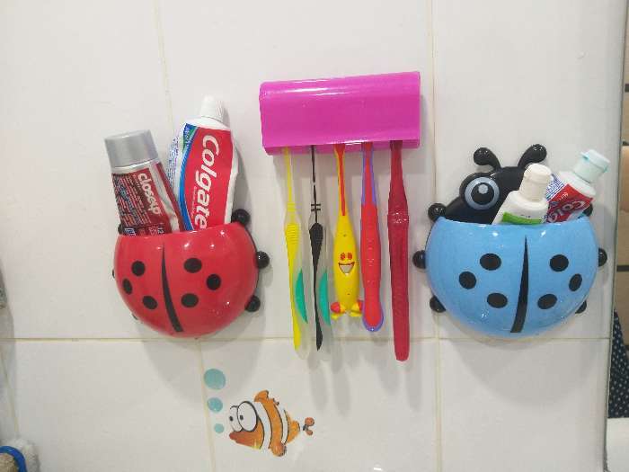 Фотография покупателя товара Держатель для зубных щёток детский «Божья коровка», на присосках, цвет красный - Фото 11