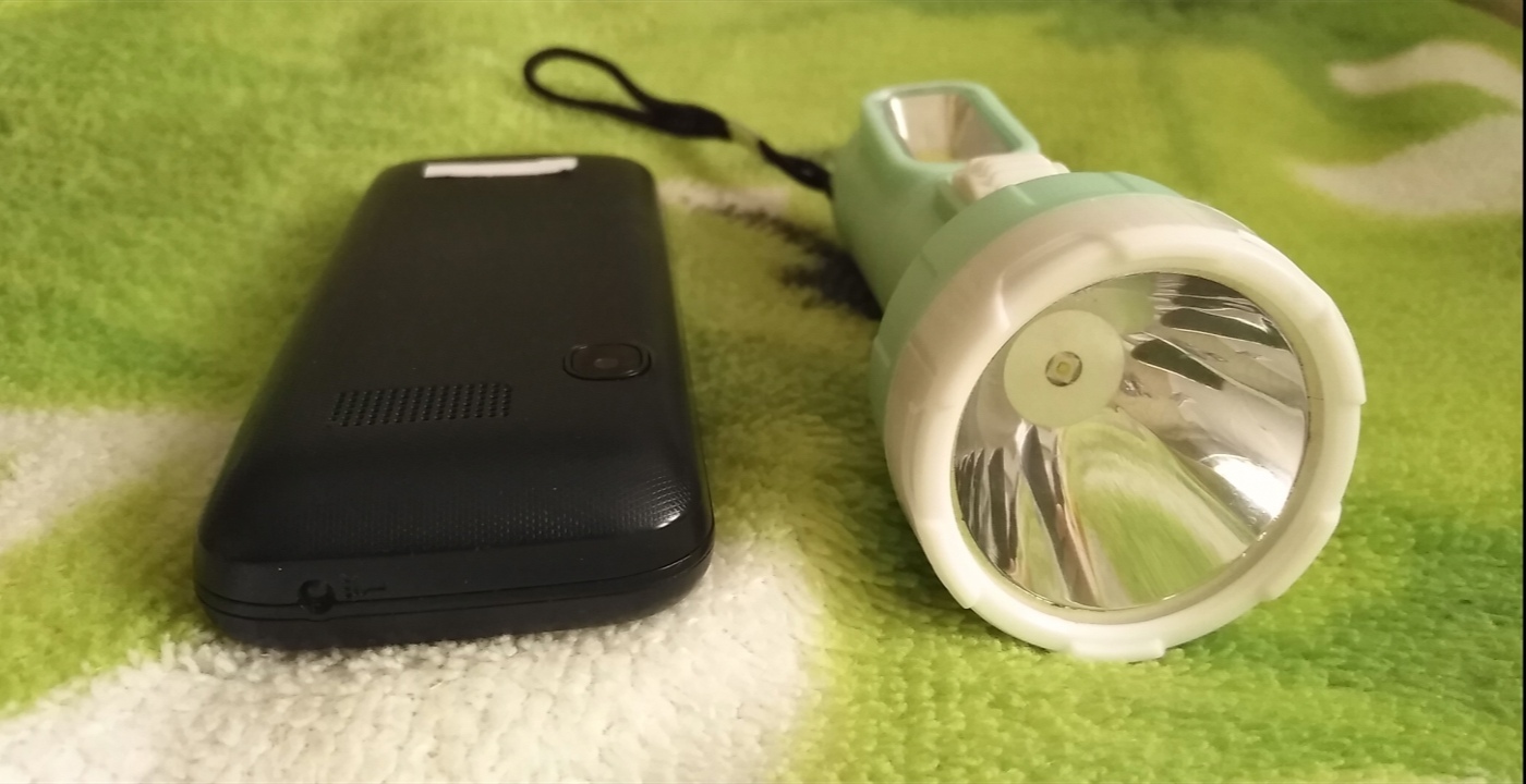 Фотография покупателя товара Фонарь ручной, 1 Вт LED, боковой 5 Вт COB, 2 режима, 1 AA, 10.4 х 4.3 см - Фото 3