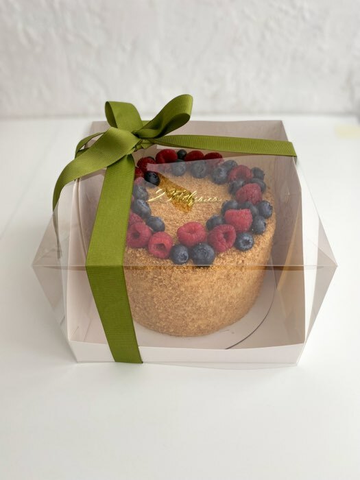 Фотография покупателя товара Кондитерская коробка с пластиковой крышкой, белая 20.5×20.5×14 см - Фото 3