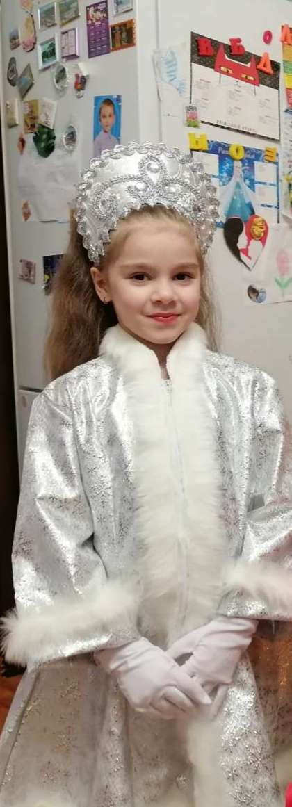 Фотография покупателя товара Детский карнавальный костюм «Снегурочка», парча белая, шуба, шапка, р. 34, рост 134 см - Фото 8