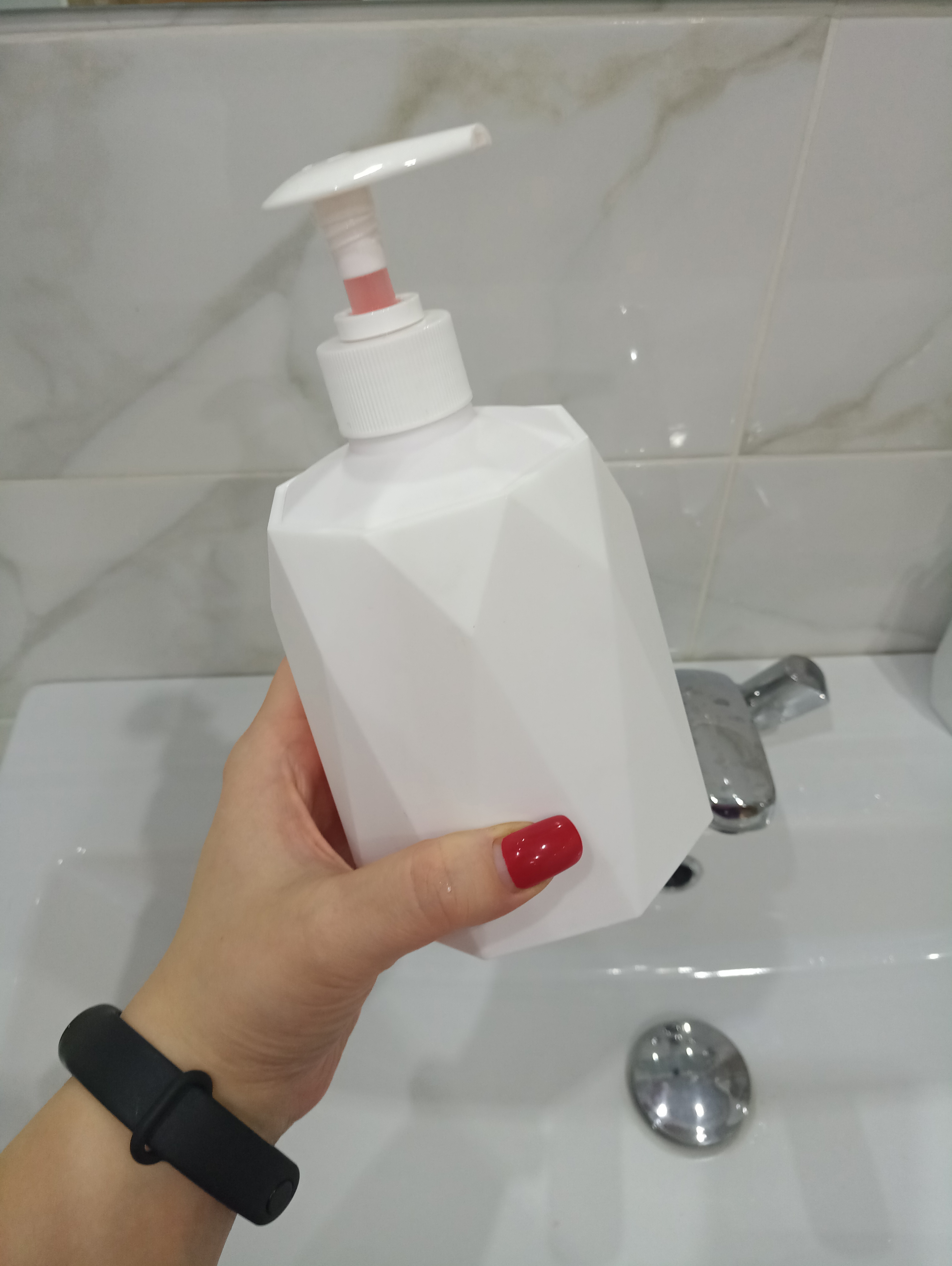 Фотография покупателя товара Дозатор для мыла «Призма», 330 мл, цвет белый - Фото 8