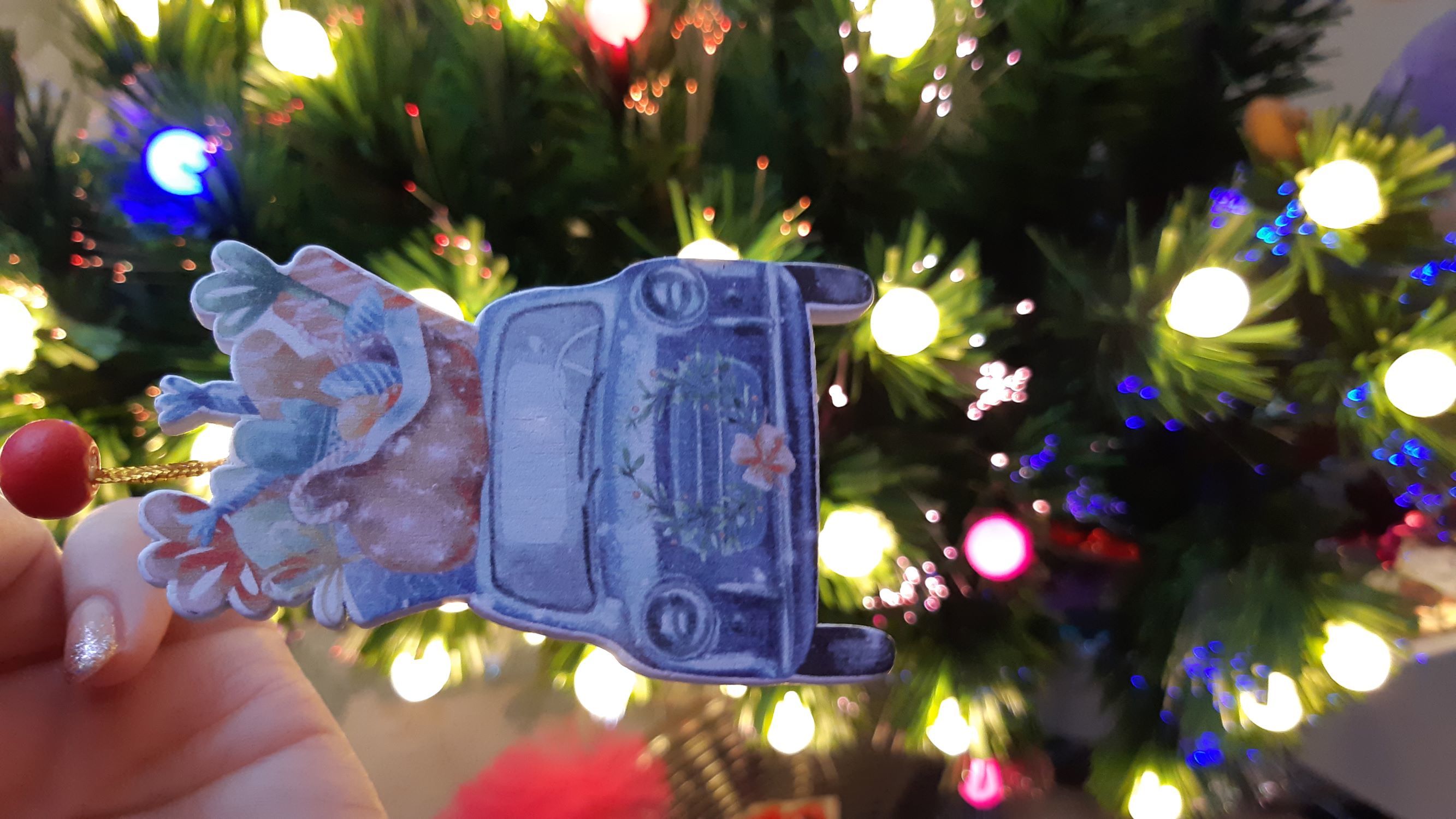 Фотография покупателя товара Подвеска новогодняя деревянная «Автомобиль с подарками» 0,5×7×8 см - Фото 5