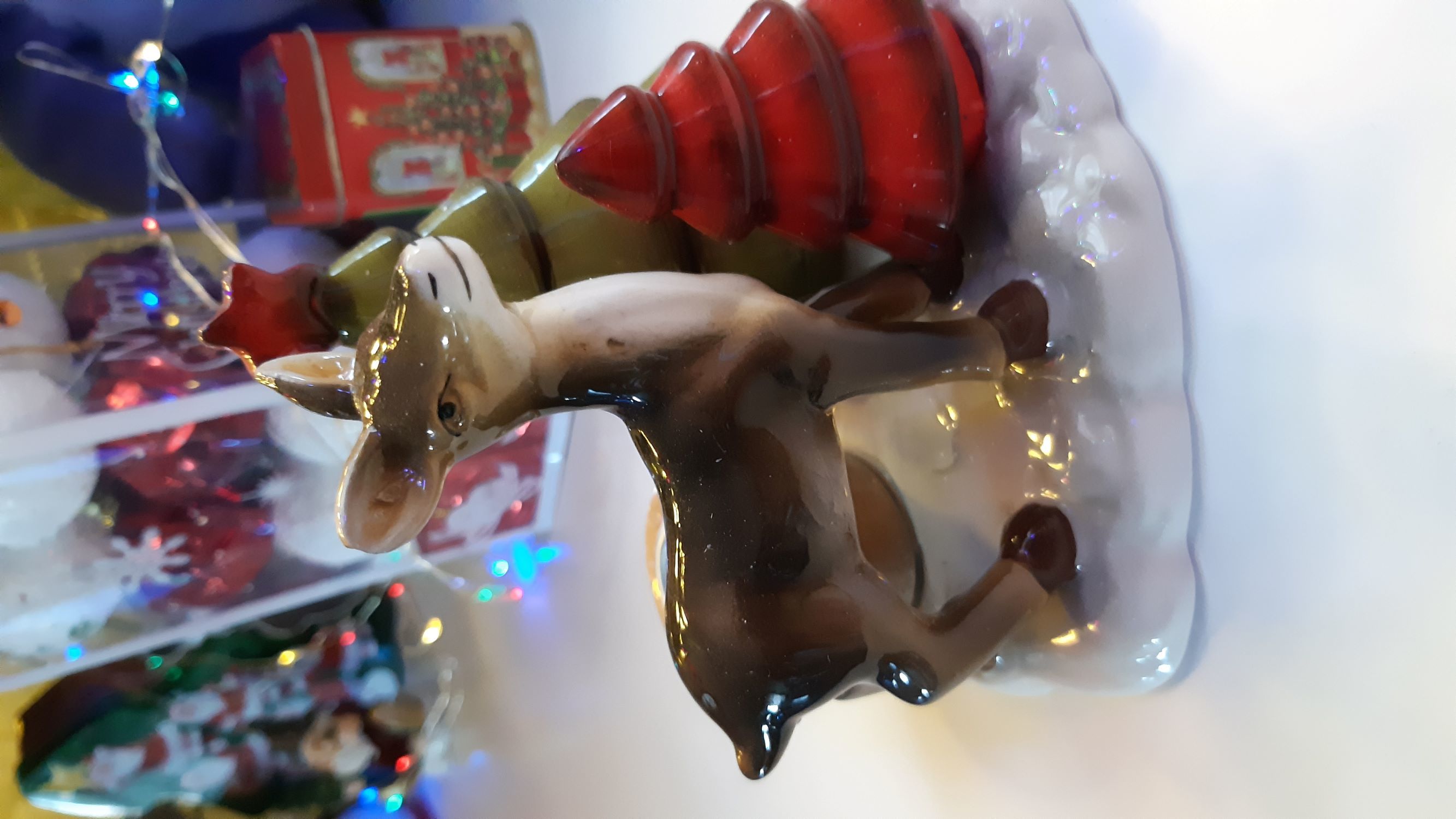 Фотография покупателя товара Сувенир керамика подсвечник "Оленёнок с ёлочками (зелёная и красная)" 11,8х9х11,8 см - Фото 1