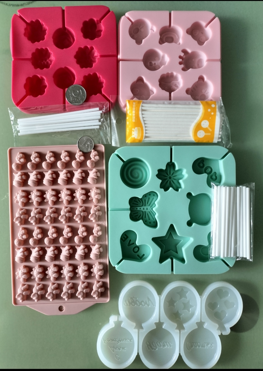 Фотография покупателя товара Форма для леденцов Доляна «Сладость», силикон, 15×15×1,5 см, 8 ячеек, с палочками, цвет бирюзовый