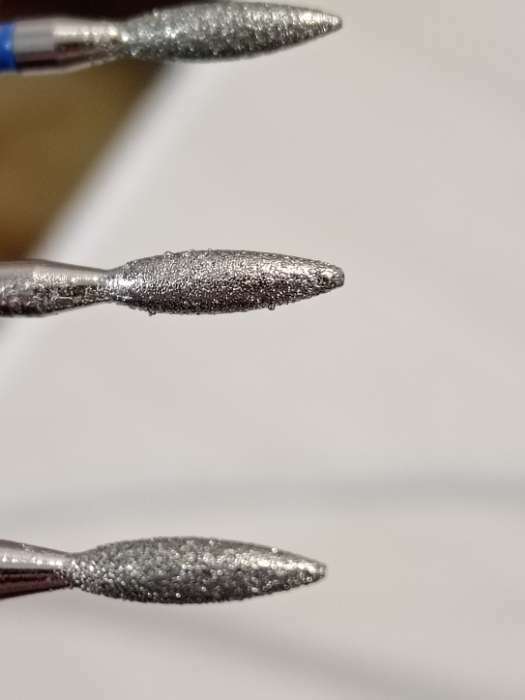 Фотография покупателя товара Фреза алмазная для маникюра «Пламя», средняя зернистость, 2,5 × 10 мм, в пластиковом футляре