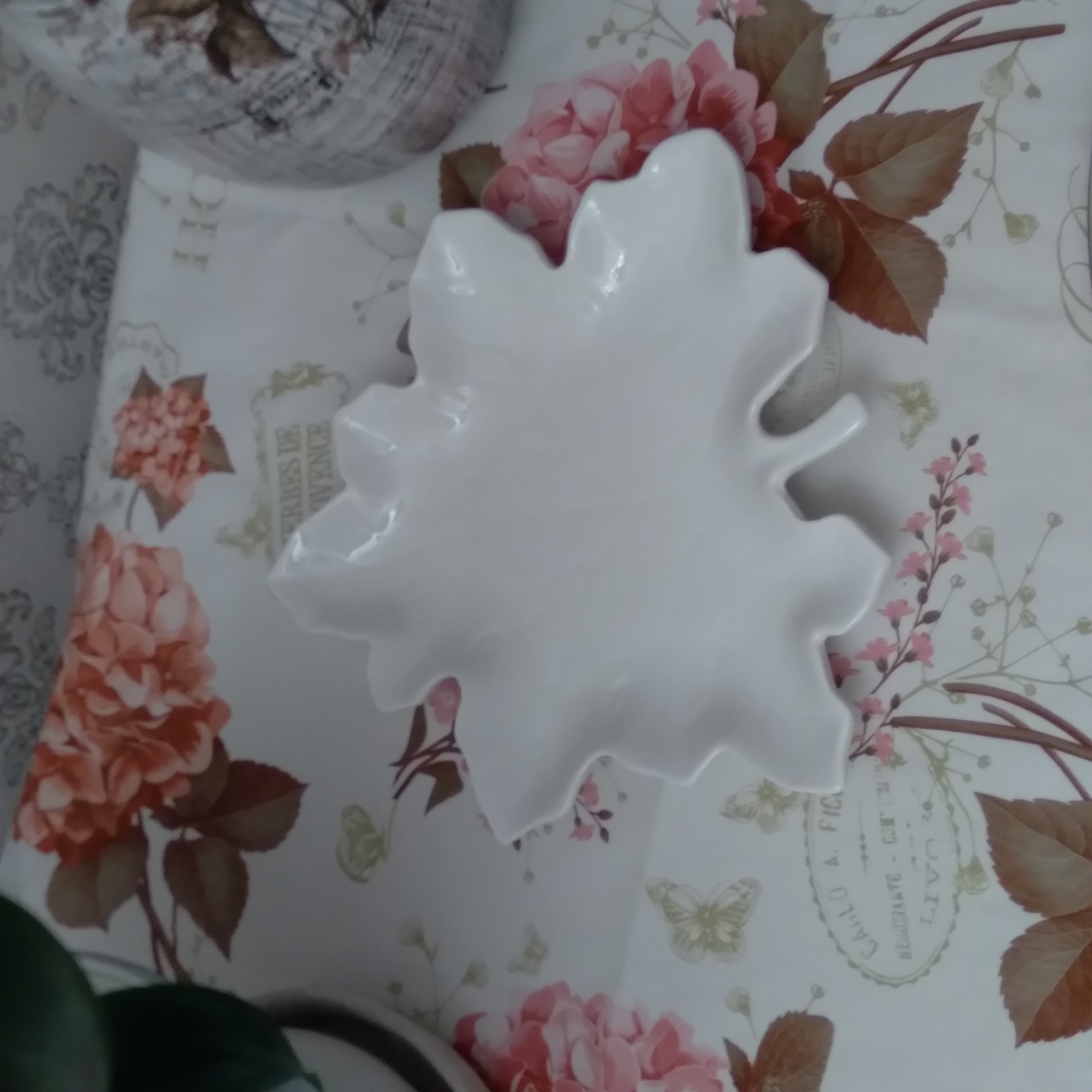 Фотография покупателя товара Блюдо керамическое сервировочное «Кленовый лист», 18×19 см, цвет белый