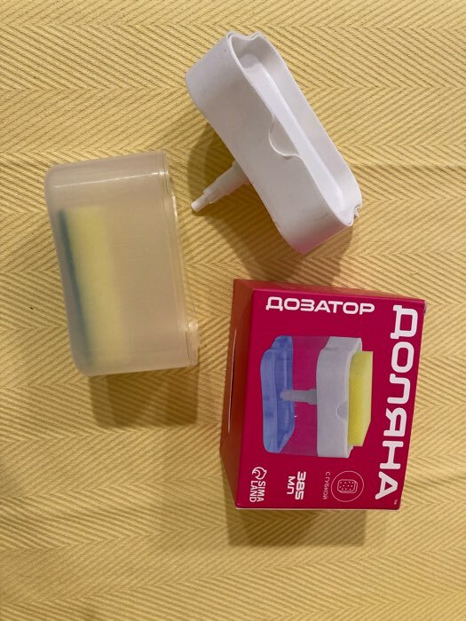 Фотография покупателя товара Дозатор для моющего средства с подставкой для губки Доляна, губка в комплекте, 385 мл, цвет белый - Фото 4
