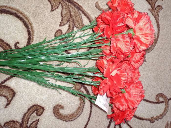 Фотография покупателя товара Цветы искусственные «Гвоздика красная», h=46 см, d=8 см - Фото 2