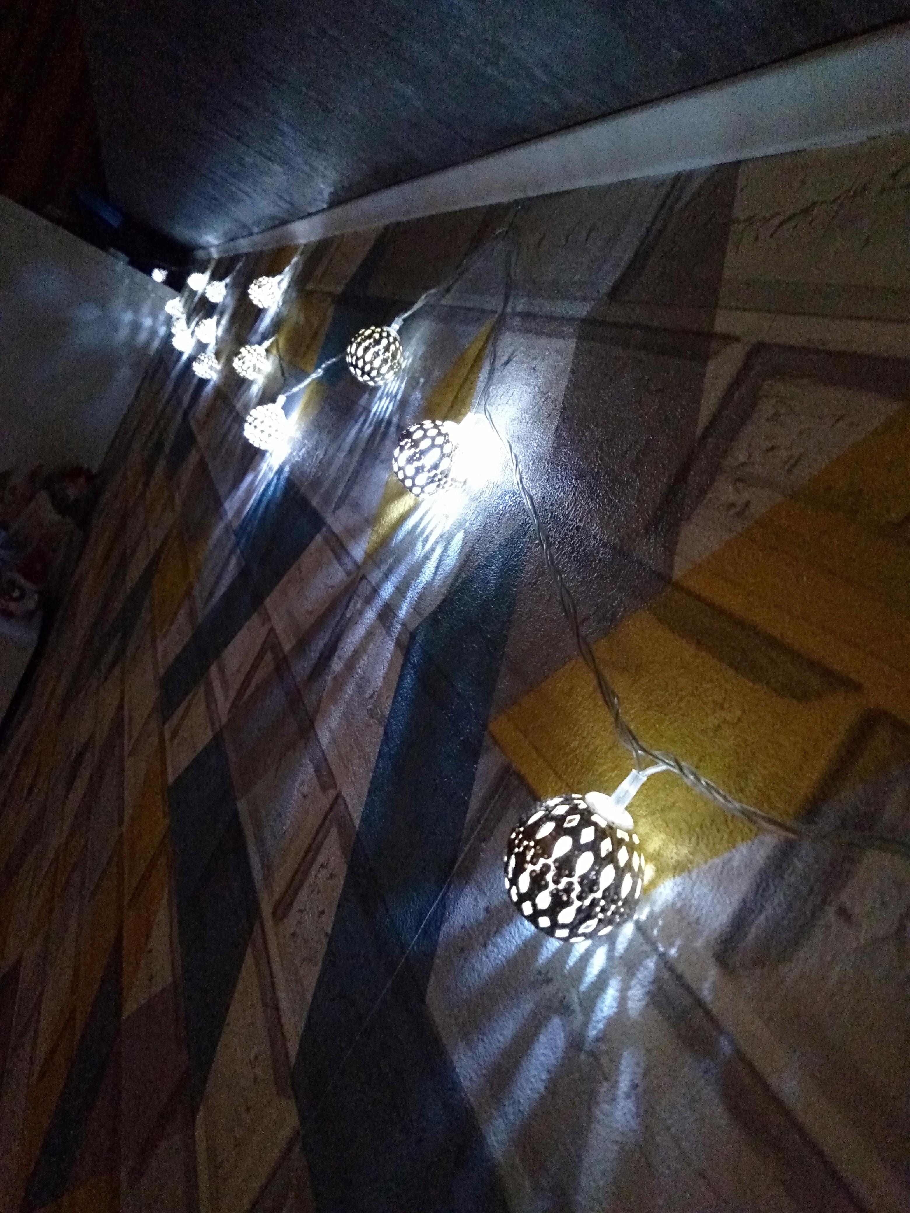 Фотография покупателя товара Гирлянда «Нить» 4 м с насадками «Шарик с узором», IP20, прозрачная нить, 20 LED, свечение белое, 8 режимов, 220 В - Фото 4