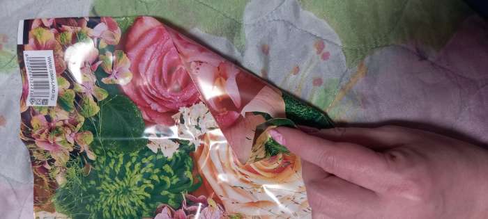 Фотография покупателя товара Пакет полиэтиленовый с вырубной ручкой «Розы и трава» 30 х 40 см, 50 мкм