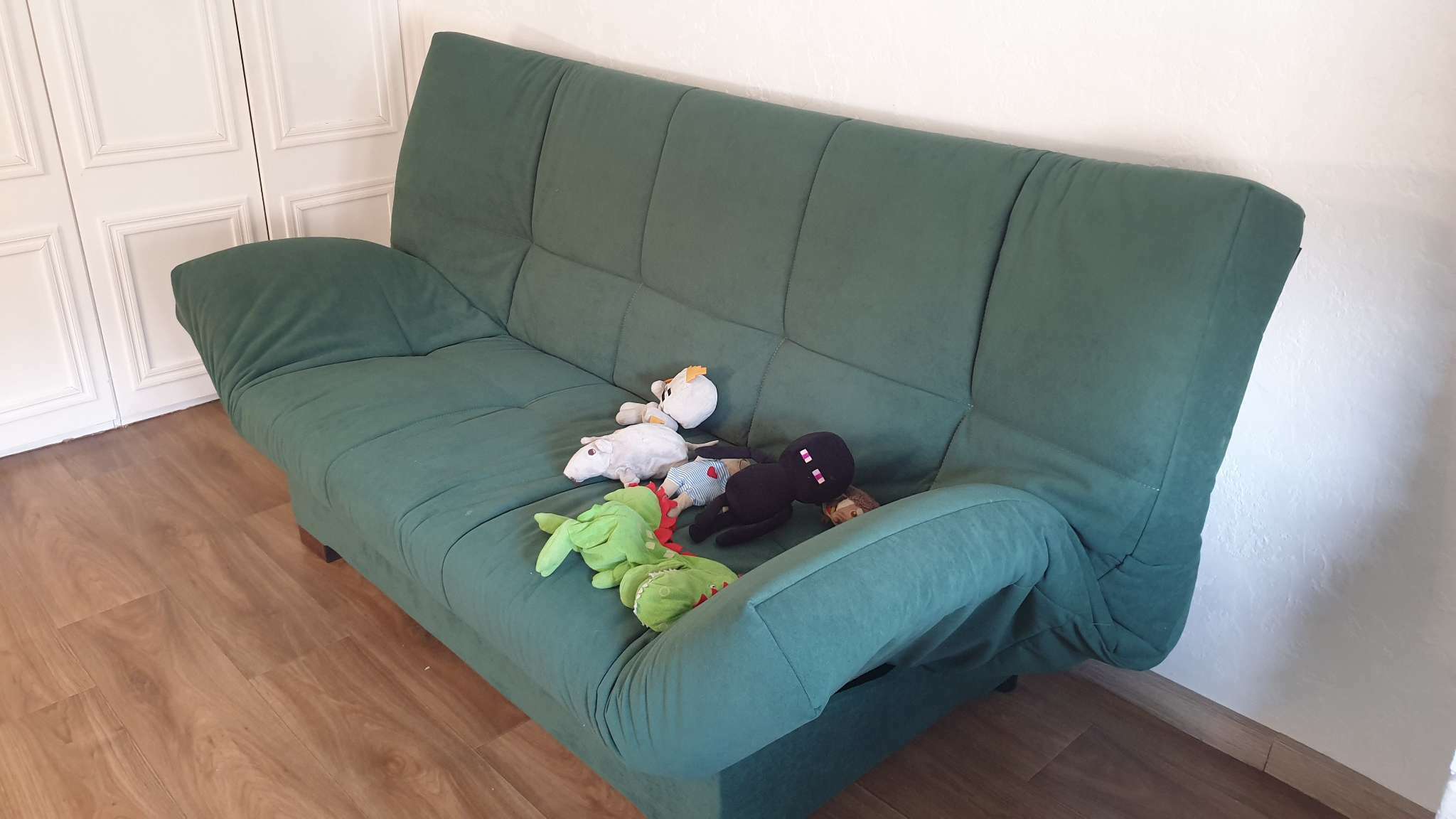 Фотография покупателя товара Прямой диван «Джакарта», механизм клик-кляк, велюр, цвет зелёный - Фото 2