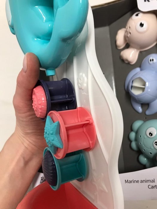 Фотография покупателя товара Набор игрушек для игры в ванне «Дельфин + 3 игрушки», на присоске, цвет МИКС - Фото 3