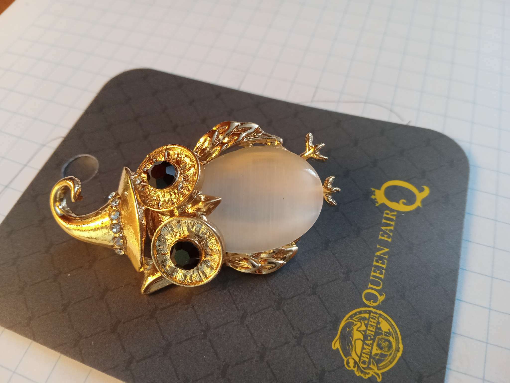 Фотография покупателя товара Брошь «Филин в колпаке», чёрный, белая в золоте - Фото 1