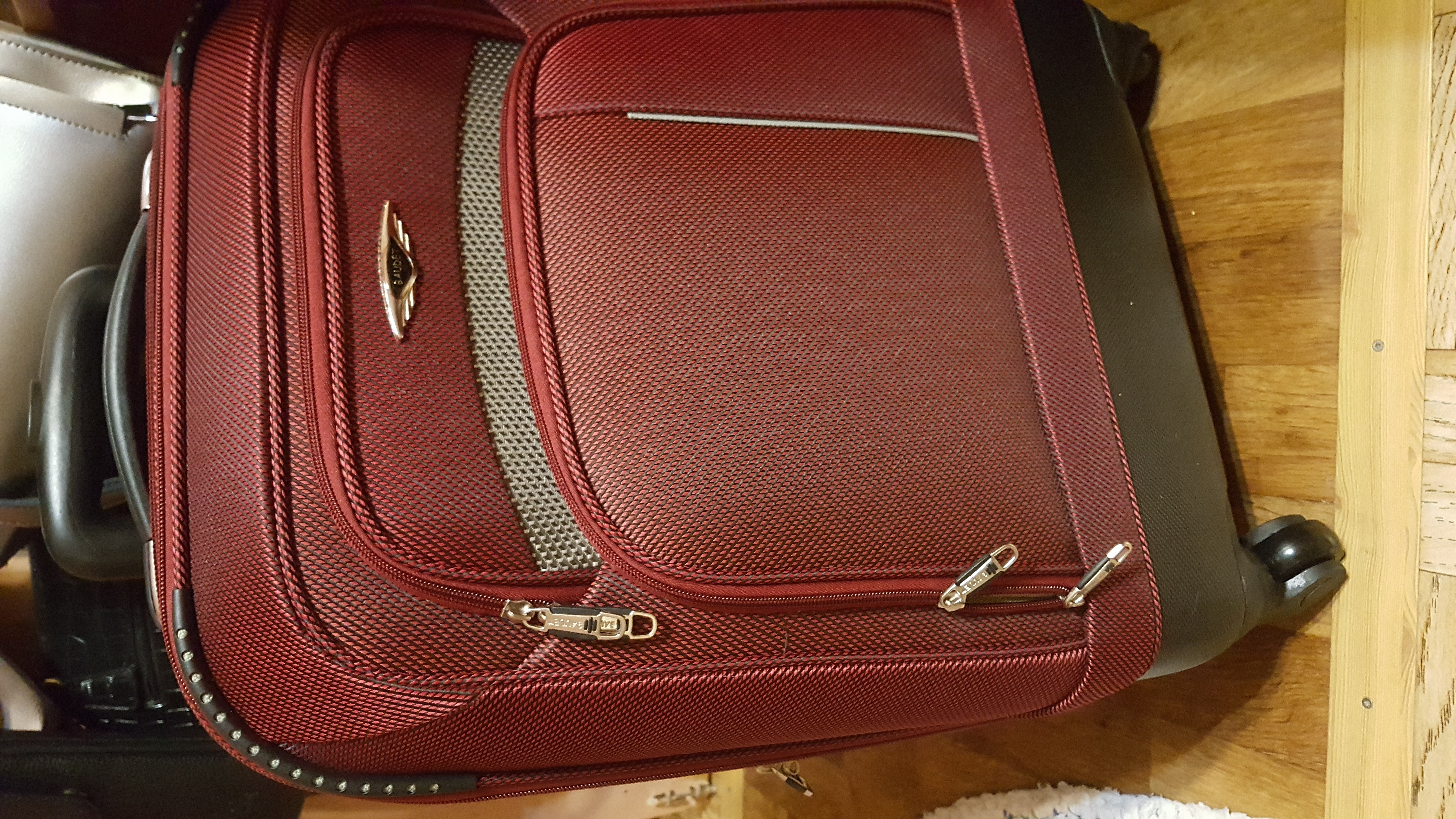 Фотография покупателя товара Чемодан большой 20", отдел на молнии, наружный карман, с расширением, кодовый замок, 4 колеса, цвет бордовый - Фото 1