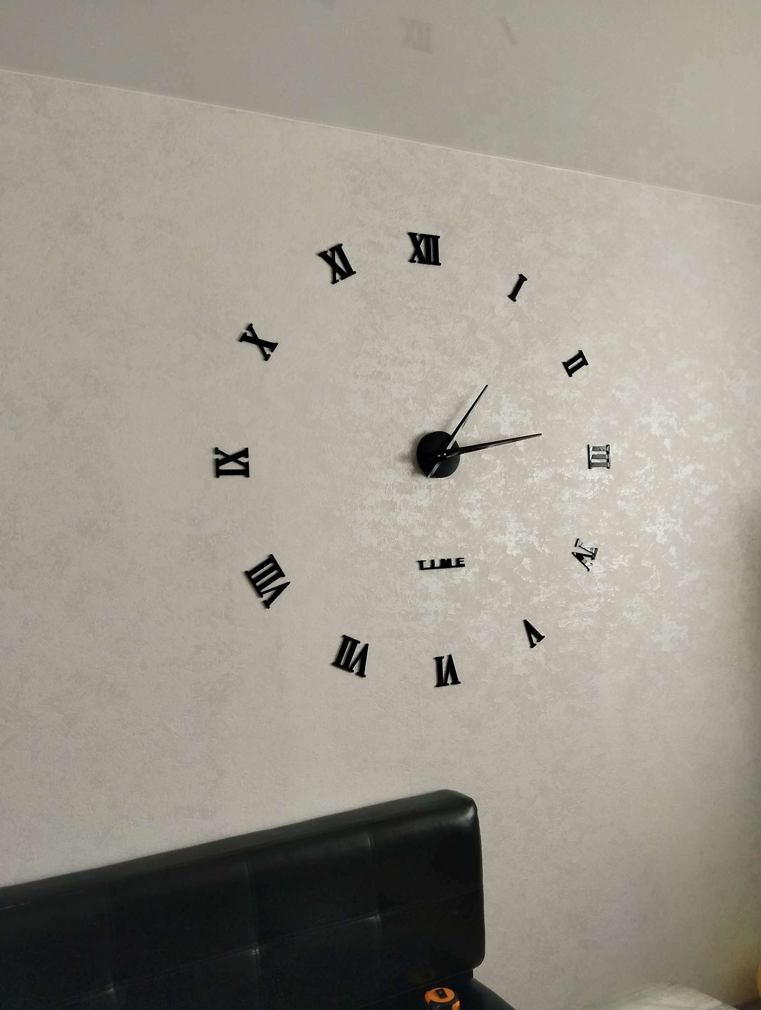 Фотография покупателя товара Часы-наклейка, серия: DIY, "Лорье", плавный ход, d-120 см, 1 АА, черные