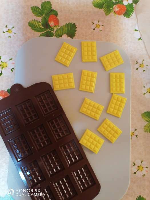 Фотография покупателя товара Форма для шоколада Доляна «Плитка», силикон, 21×11 см, 12 ячеек (2,7×3,9 см), цвет коричневый - Фото 1