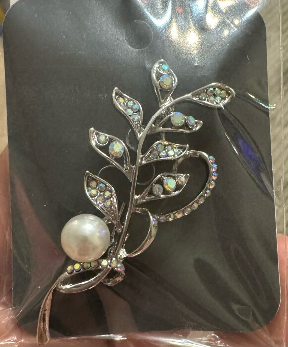 Фотография покупателя товара Брошь «Ветвь» с жемчужиной, цвет белый в золоте - Фото 1