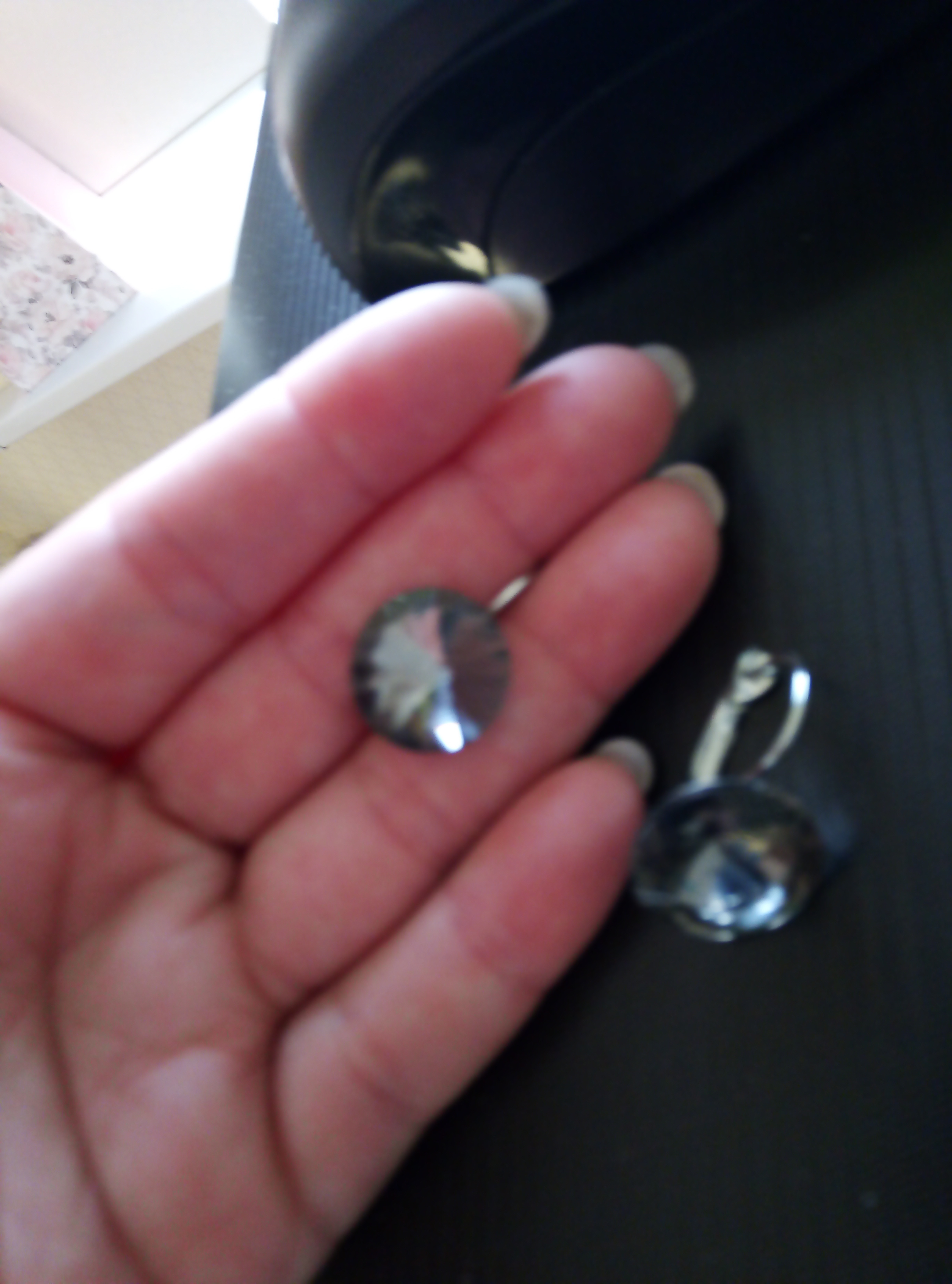 Фотография покупателя товара Серьги со стразами «Яркая классика», цвет серый в серебре, d=1,6 см - Фото 2