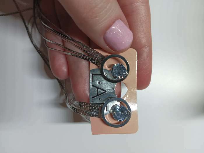 Фотография покупателя товара Серьги висячие со стразами «Голливуд» кольца с нитями, цвет белый в серебре, 19,5 см - Фото 3