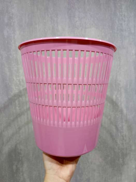 Фотография покупателя товара Корзина для бумаг и мусора ErichKrause Pastel, 12 литров, пластик, сетчатая, розовая